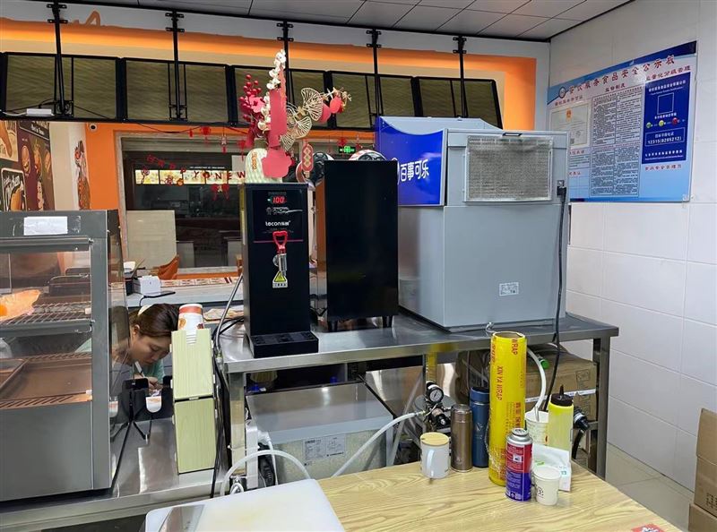茄子河惠民中小学旁边堡斯丁汉堡店