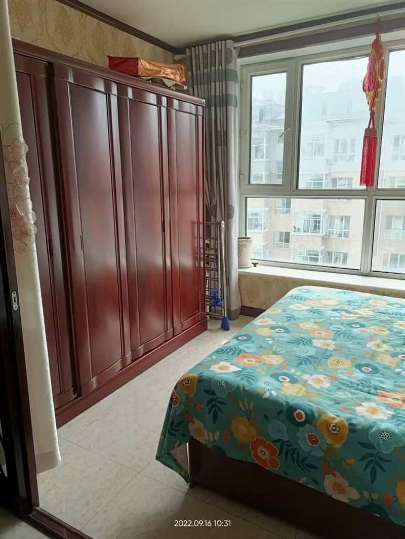 出售学府华庭12A.